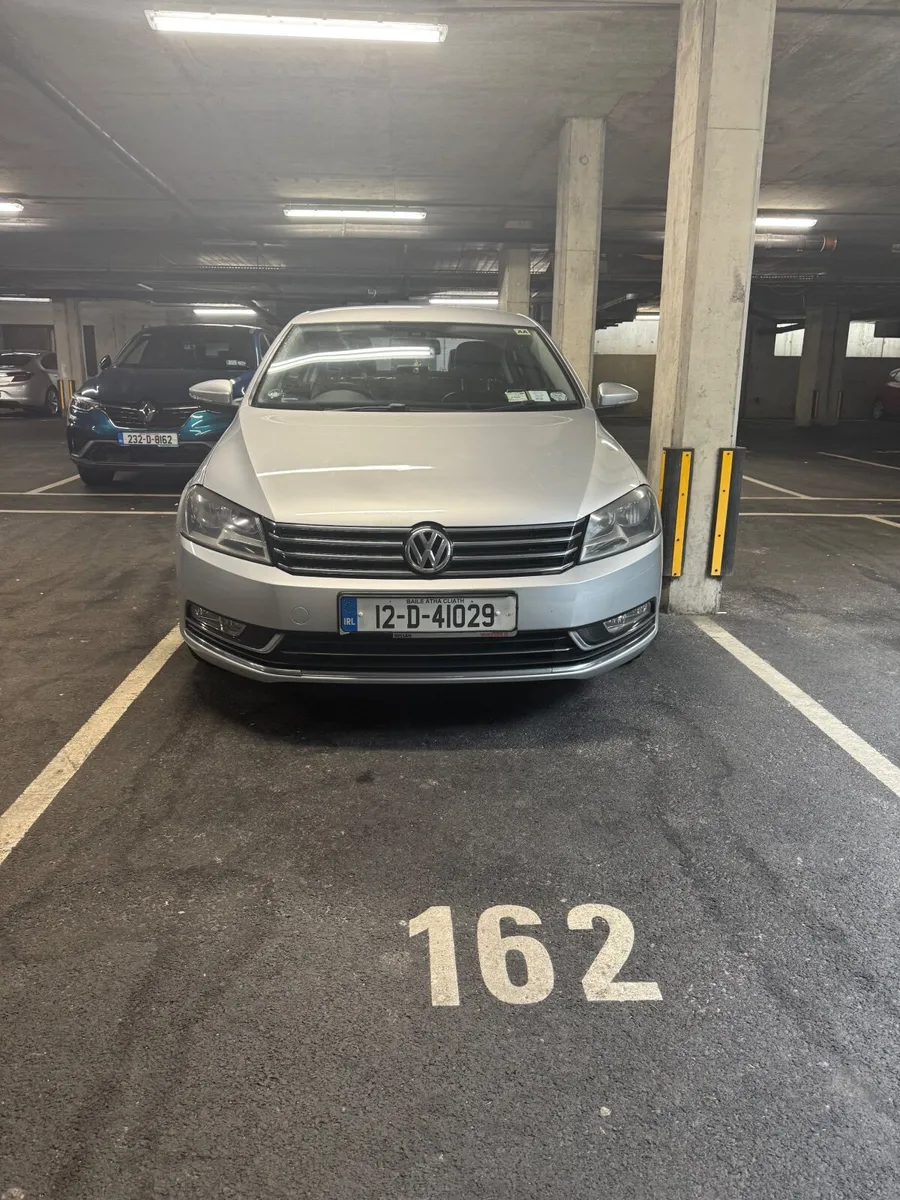 Volkswagen Passat 2012 - Image 2