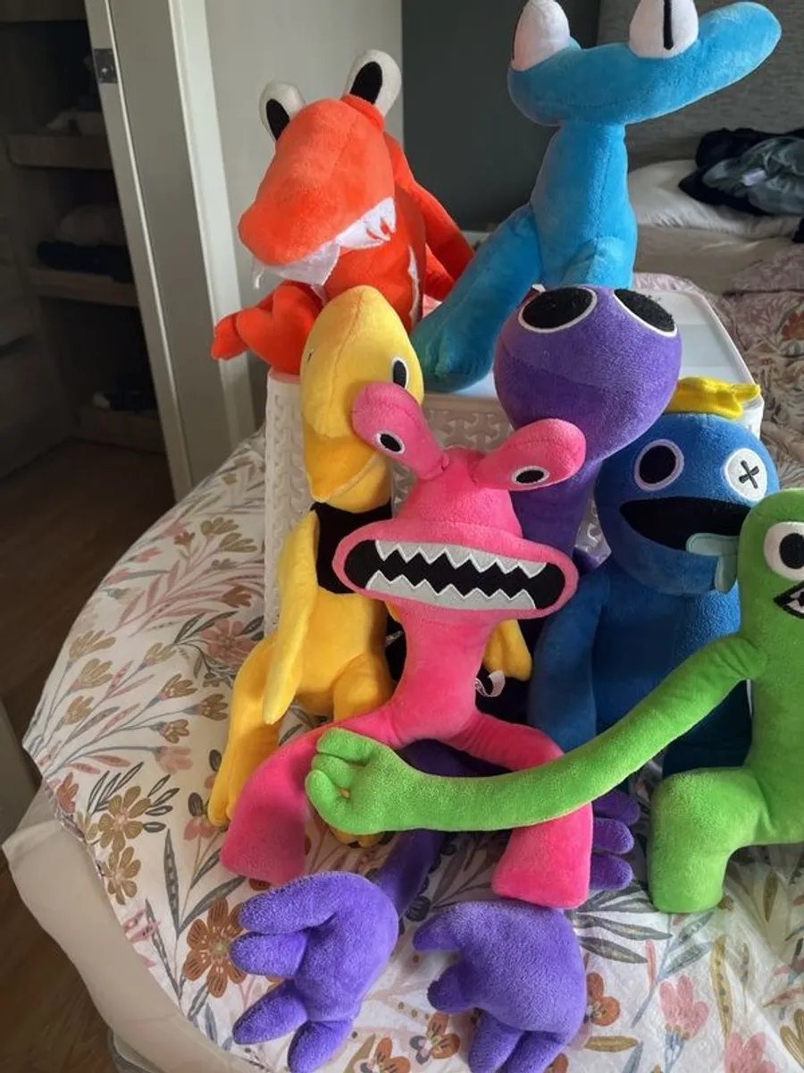 Rainbow friends plushie - Image 1