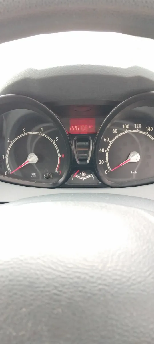 Ford Fiesta 2010 - Image 2