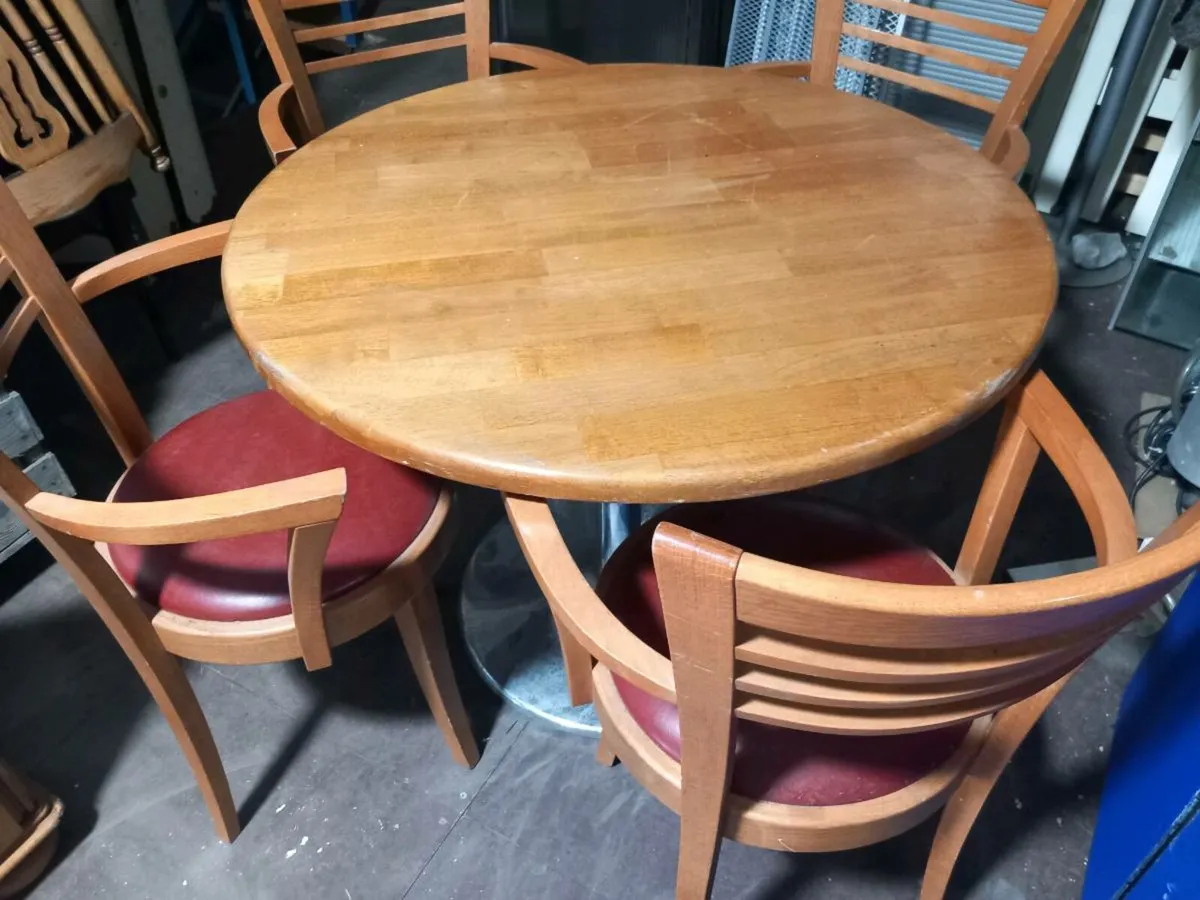 Table and chairs - Image 2