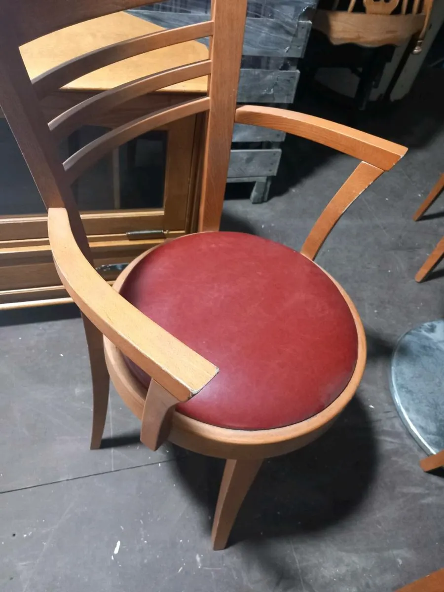 Table and chairs - Image 4
