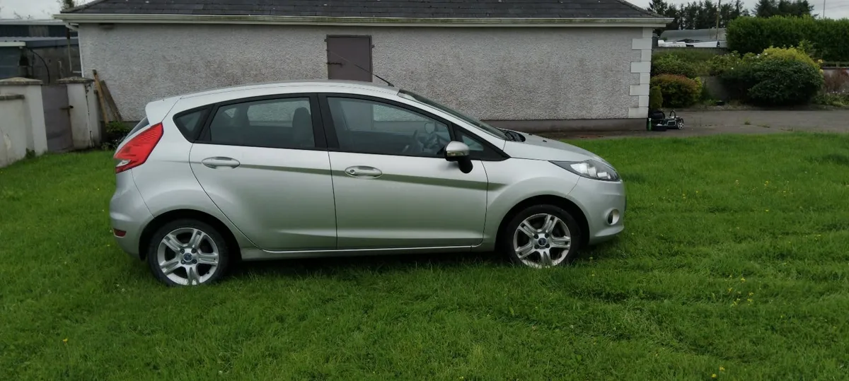 Ford Fiesta 2010 - Image 1