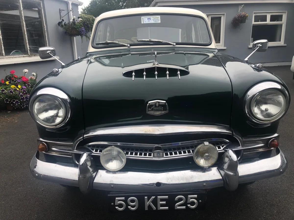 Vintage car - Image 1