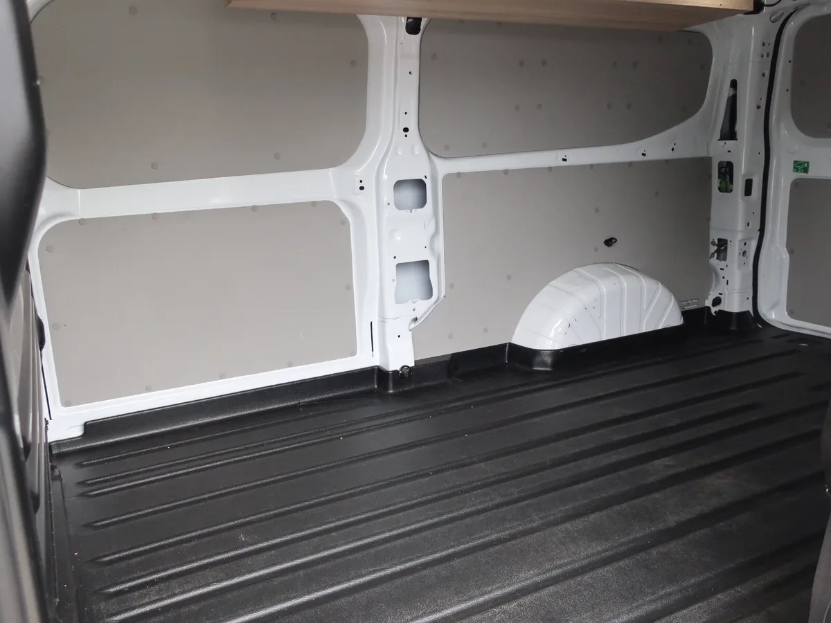 2025 Ford Transit Customer Ltd300L 2.0TD 136PS FWD - Image 3