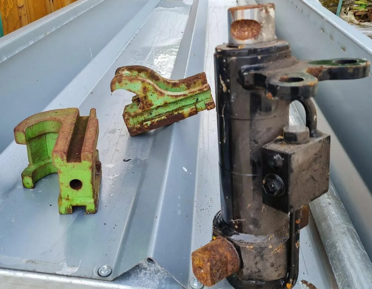 quick hitch  ram for digger
