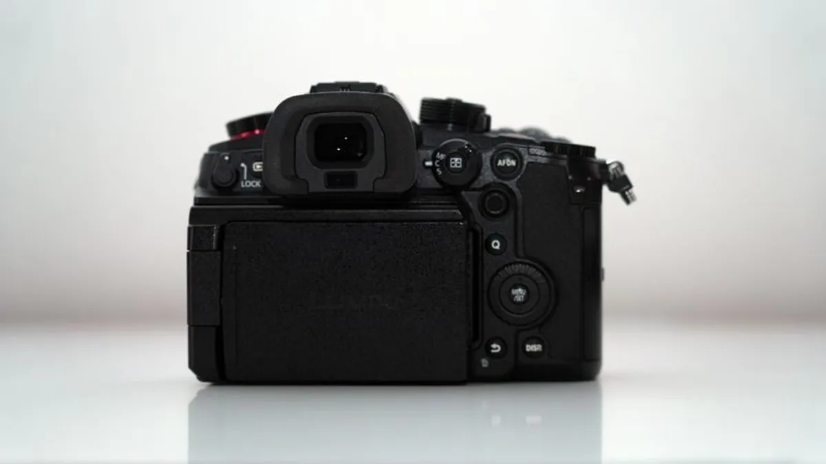 Panasonic GH6 + Lenses + Accessories - Image 2