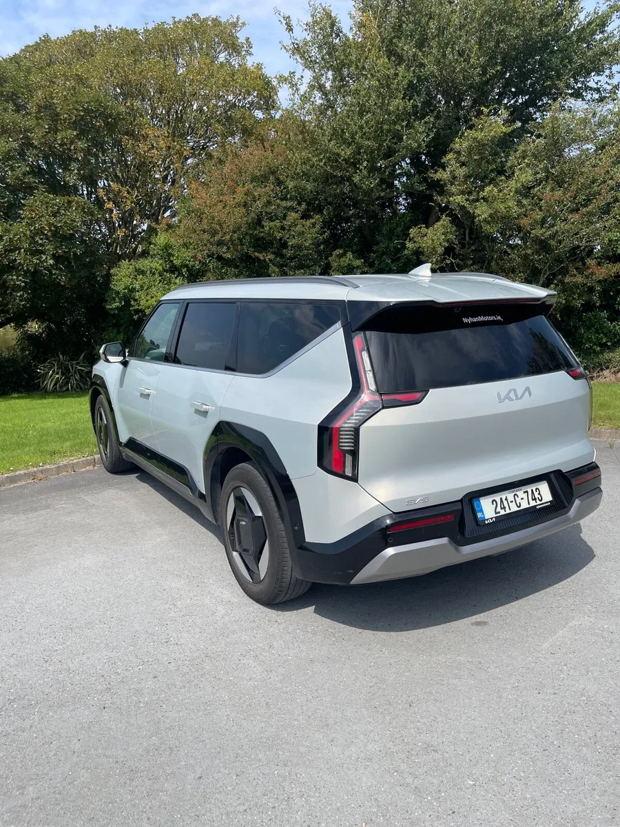 KIA EV9 EARTH RWD 7 SEATER - IVORY SILVER - Image 4
