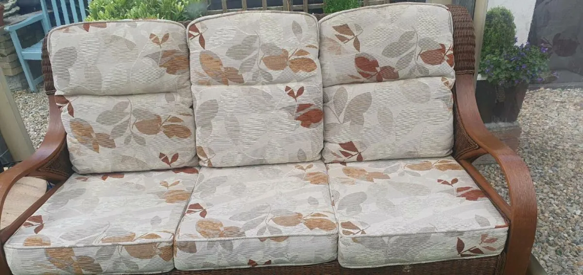 Lovely 3 seater sofa with matching swivel chair - Image 2