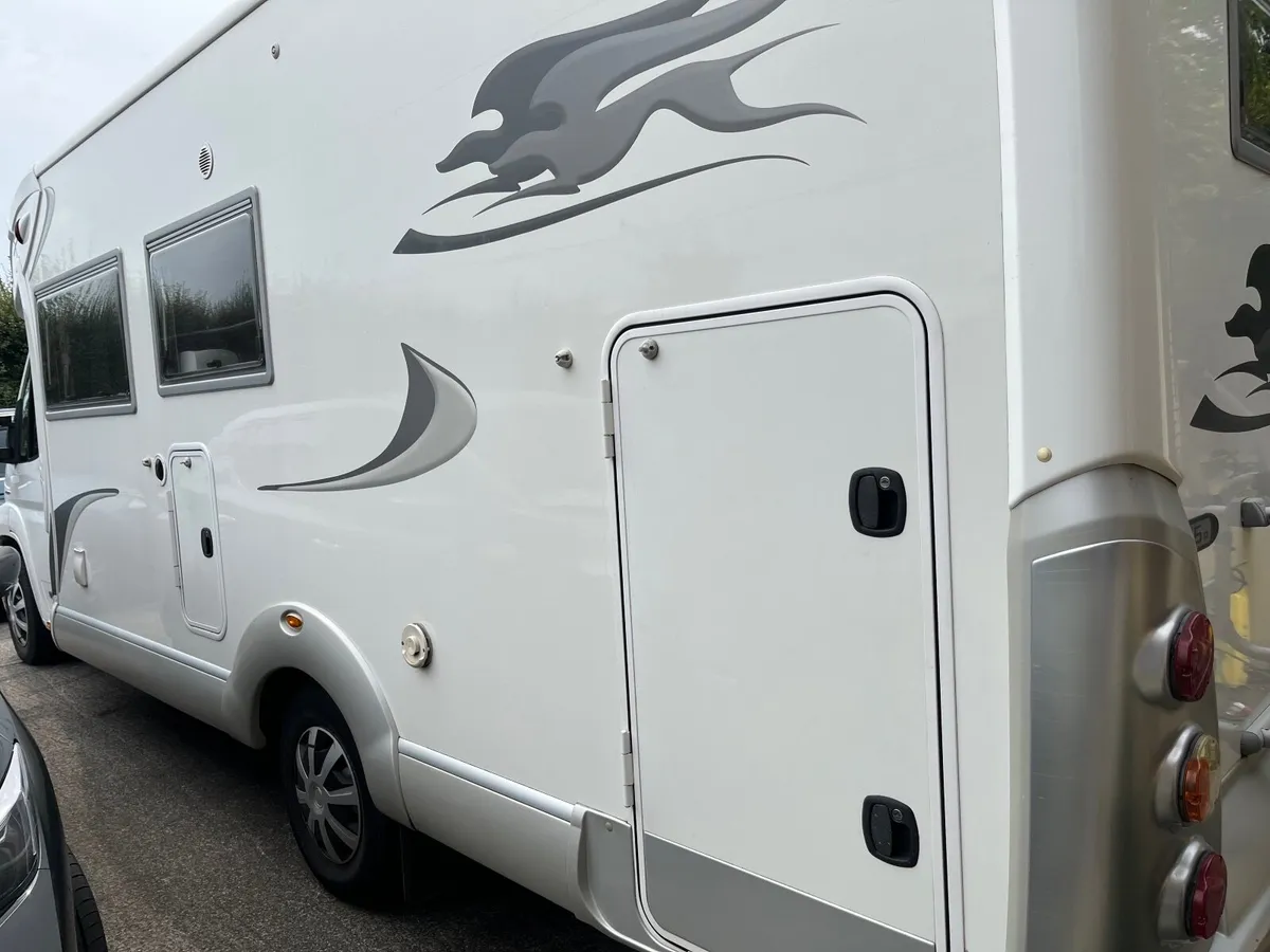 Motorhome - Image 4