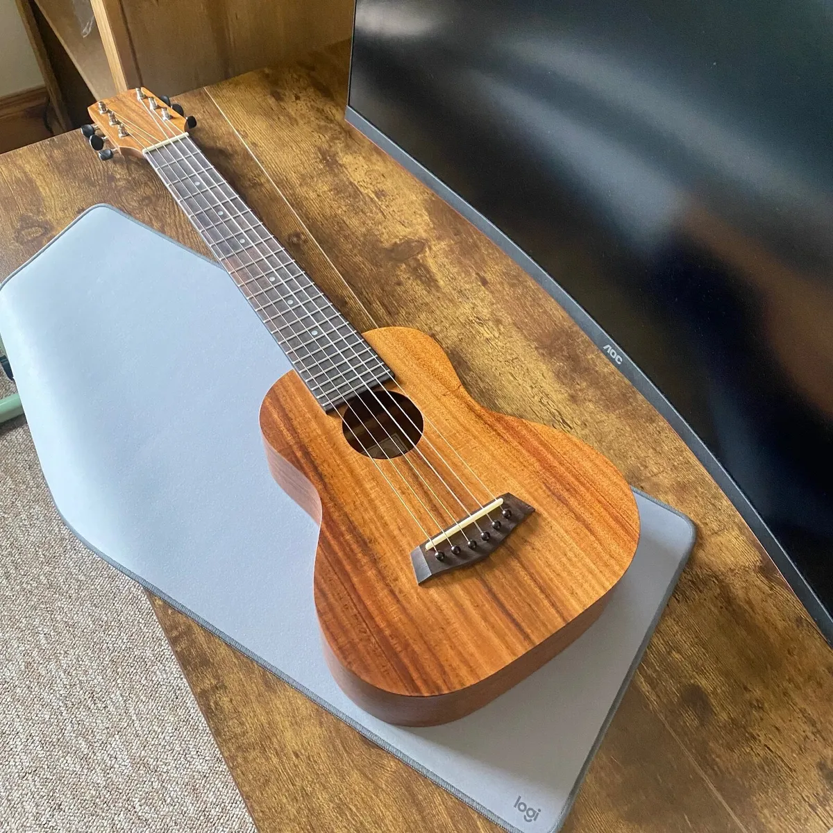 Mini Guitar - Guitalele Islander Travel guitar - Image 1