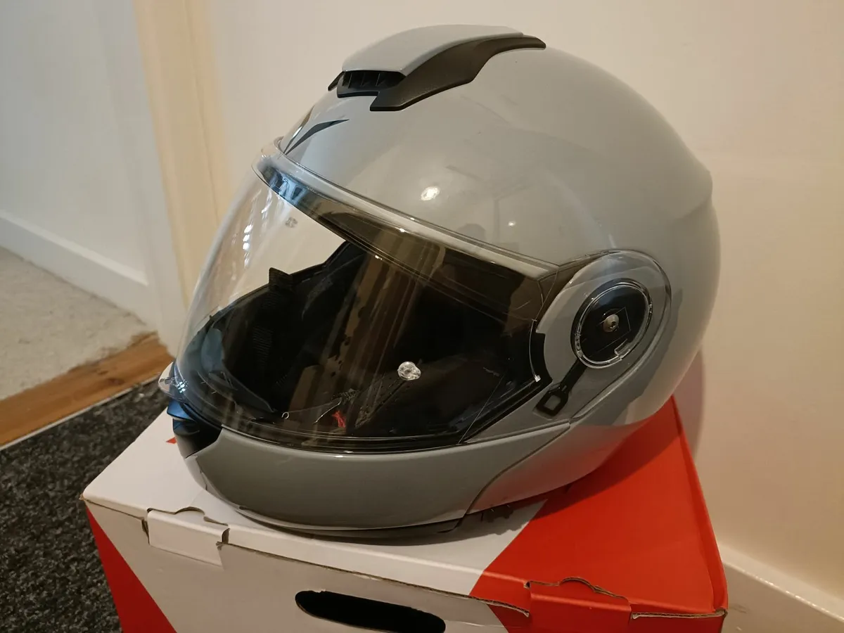 Motorbike helmet - Image 1