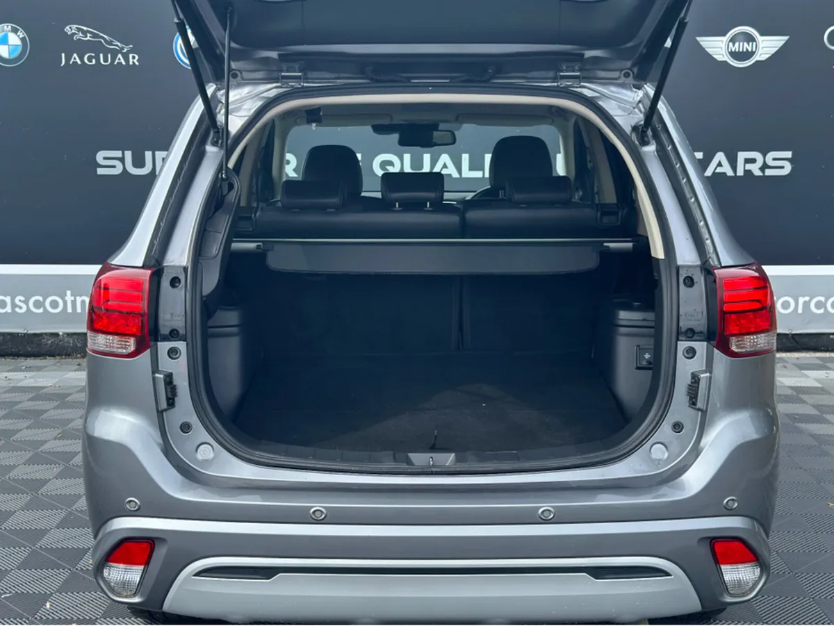 Mitsubishi Outlander 4x4 auto - Image 4