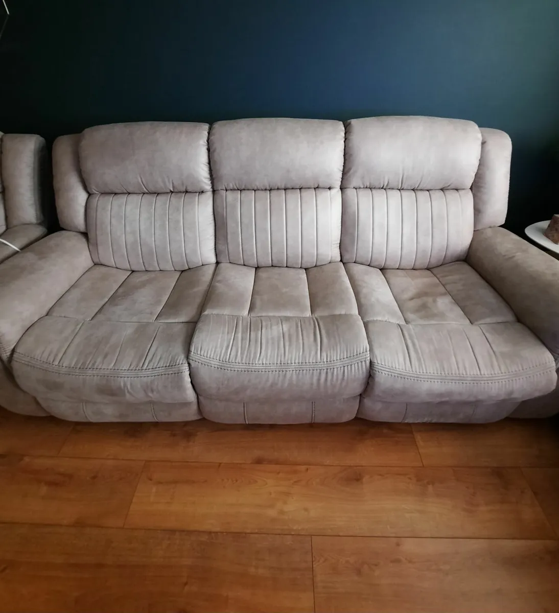 3 piece recliner suite - Image 2