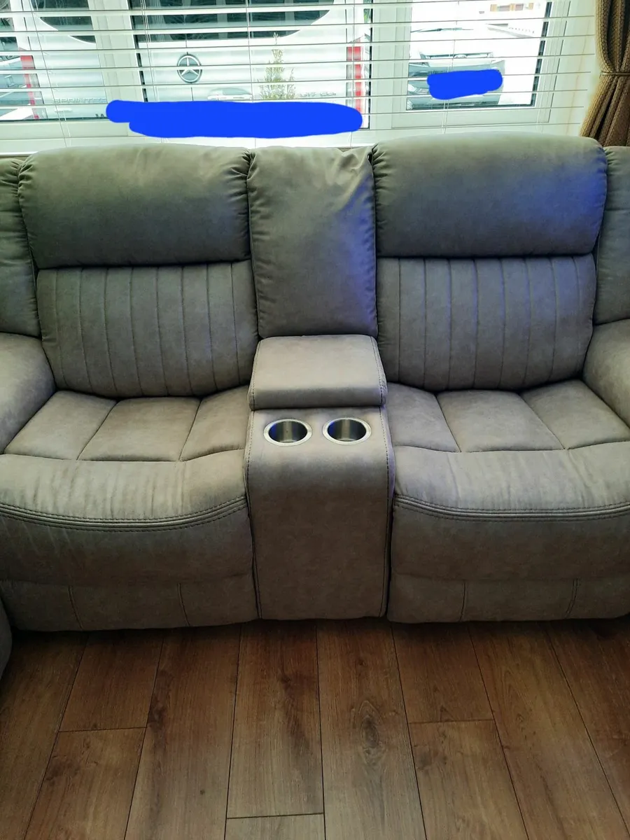 3 piece recliner suite - Image 3