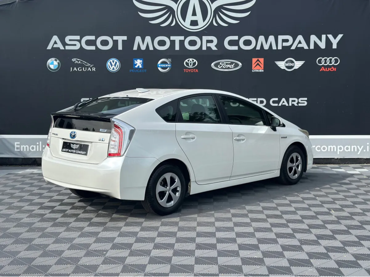 Toyota Prius Automatic - Image 1