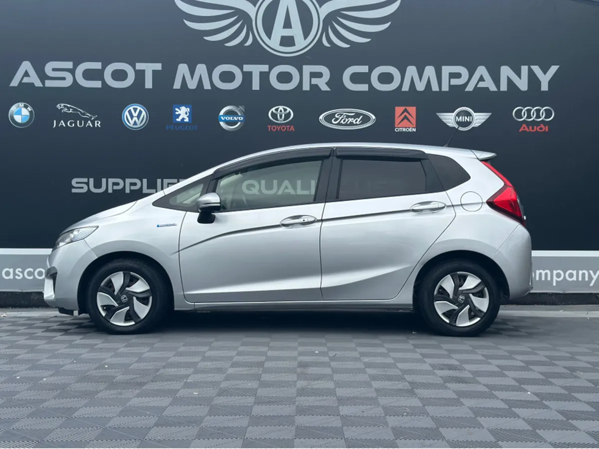 Honda Fit Hybrid - Image 2