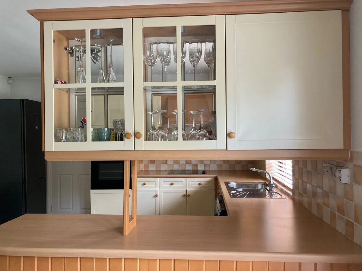 Kitchen cabinets and kitchen appliances - Image 3
