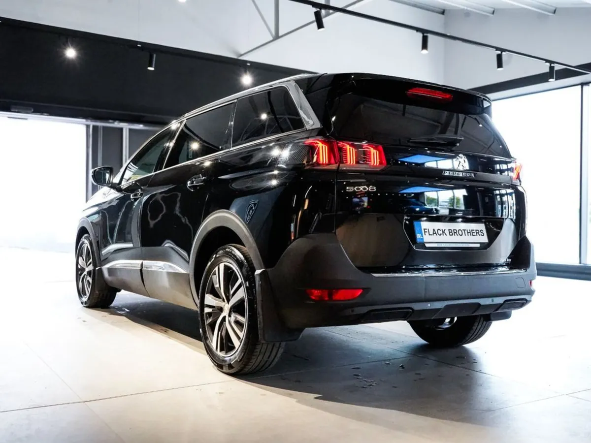 2022 Peugeot 5008 FL Allure 1.5 BlueHDi 130 Auto - Image 4