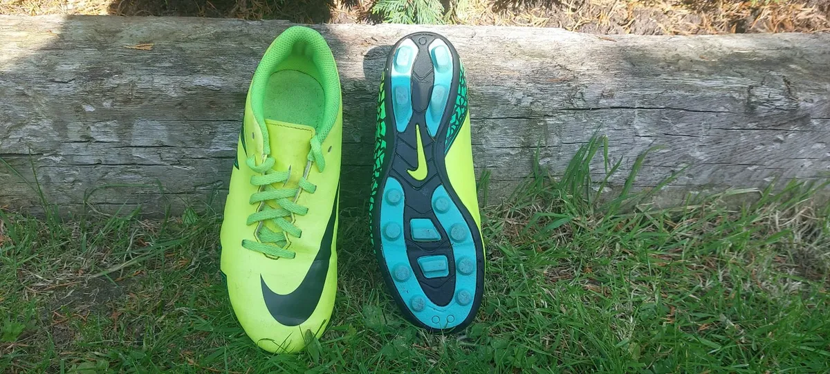 Football boots - Image 1