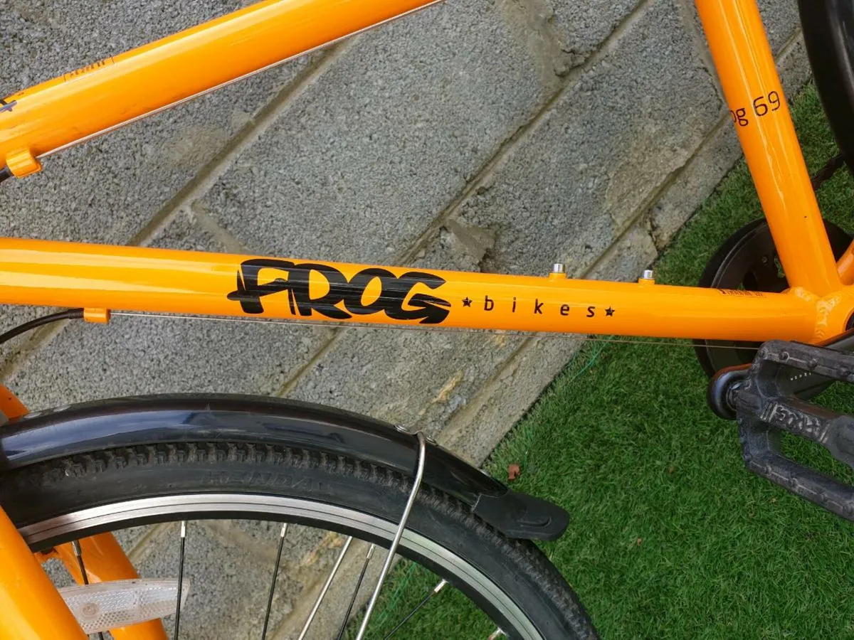 Frog 69, 26-inch Kids Hybrid Bike in Orange - Image 3
