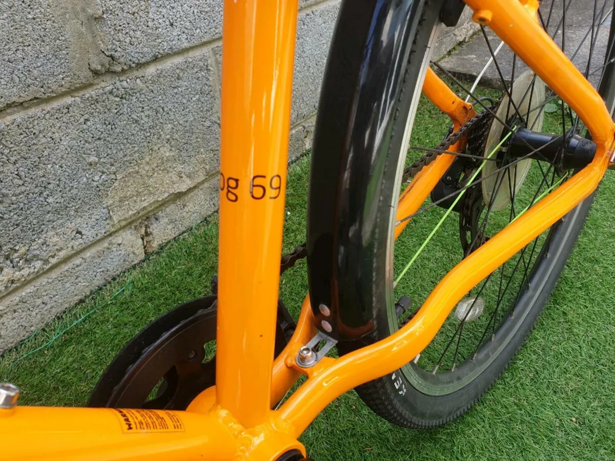 Frog 69, 26-inch Kids Hybrid Bike in Orange - Image 4