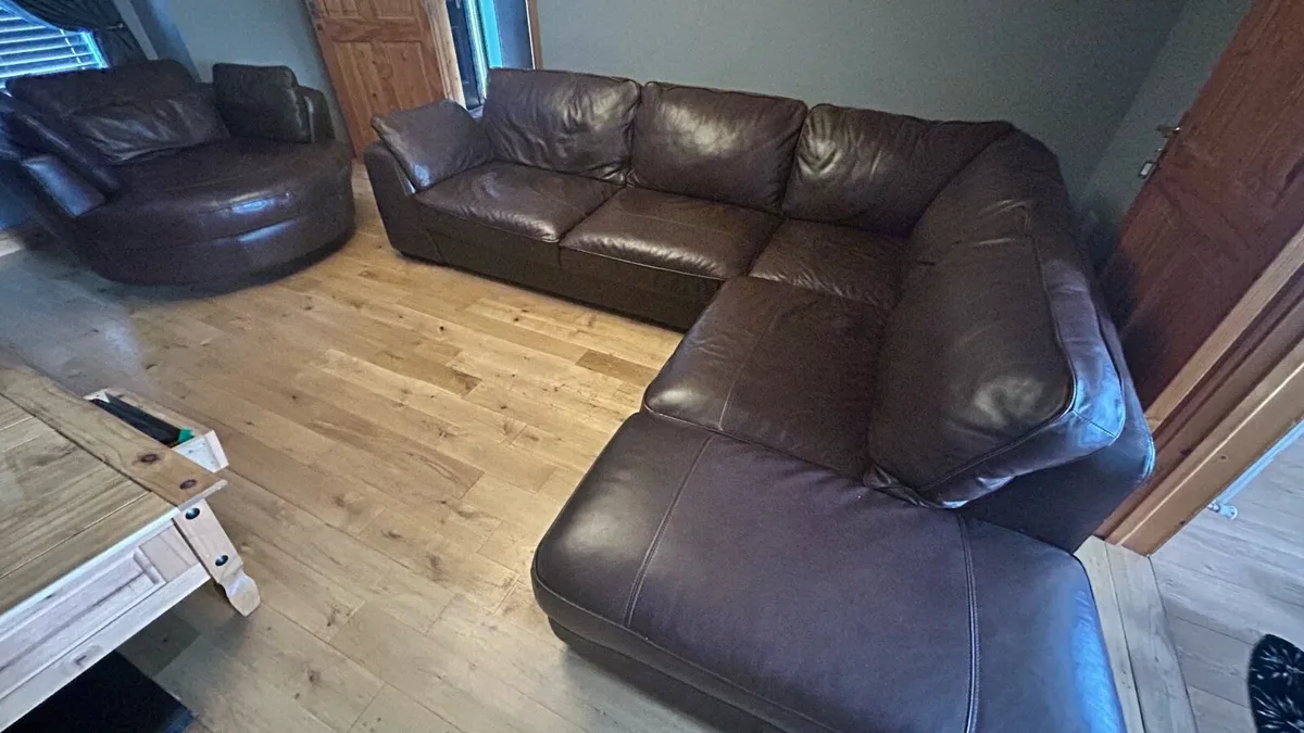 Leather corner sofa & large swivel chair - Image 1