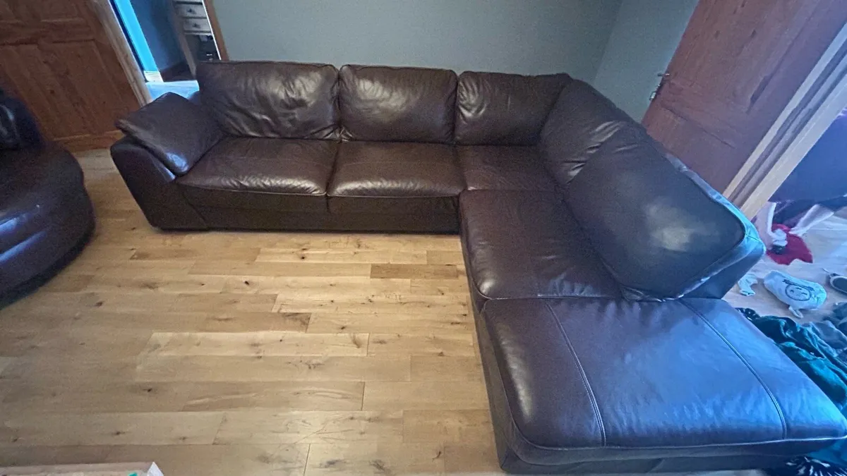 Leather corner sofa & large swivel chair - Image 3
