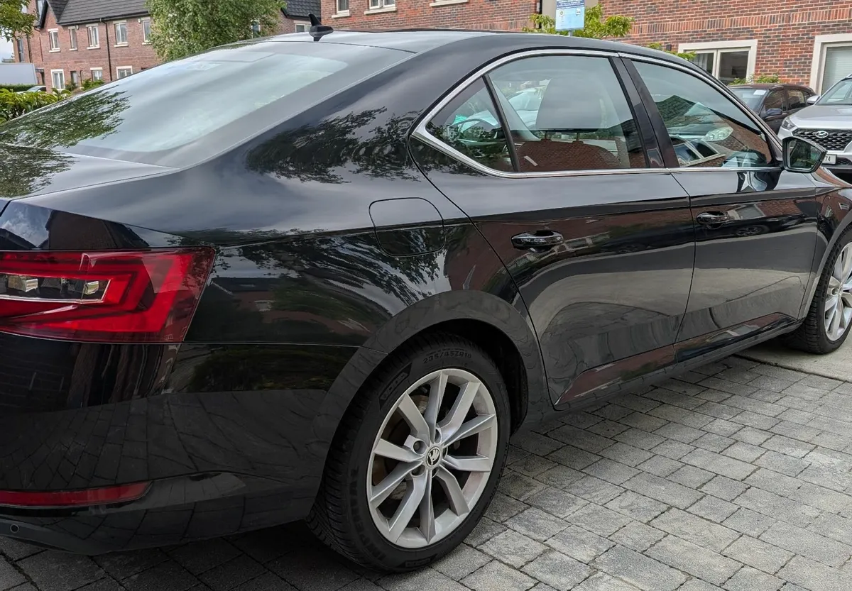 Skoda Superb 2016 - Image 4