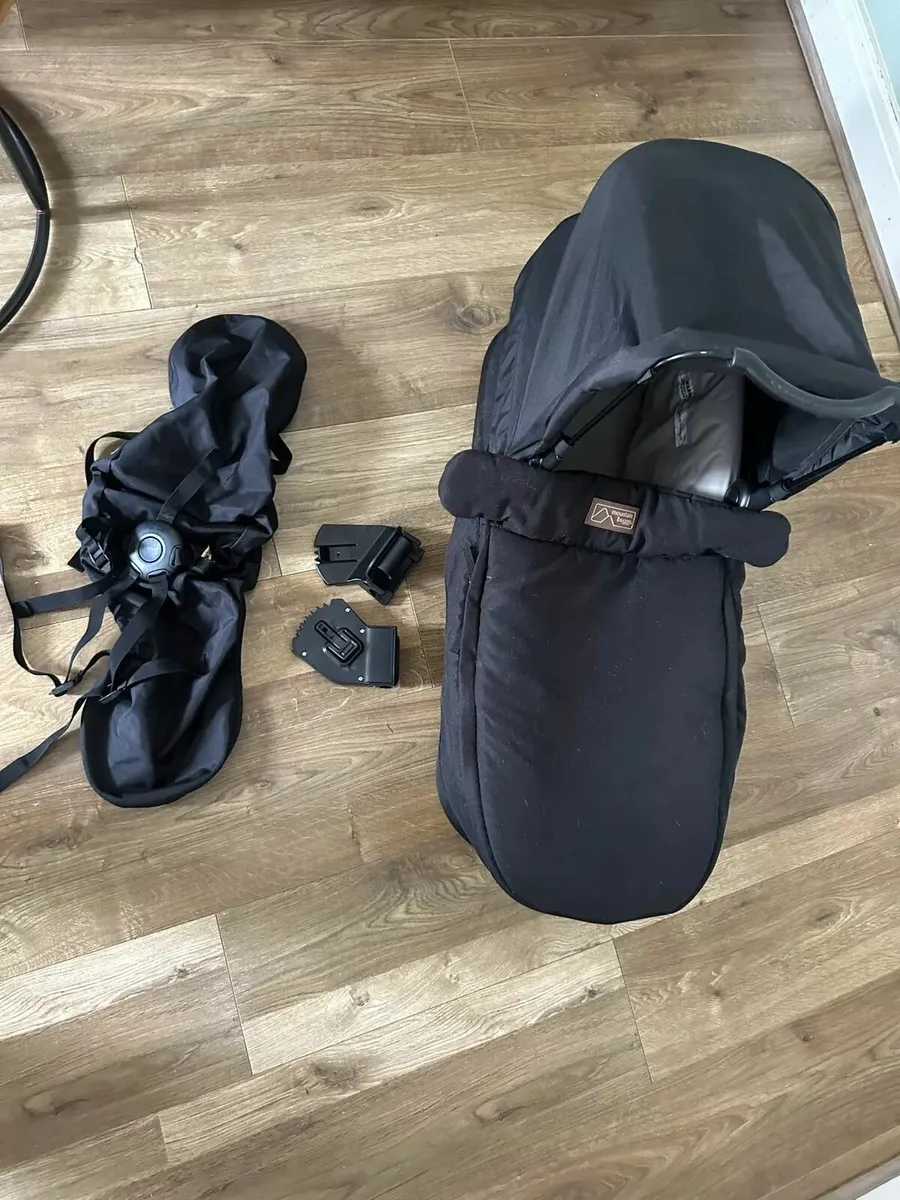 MB Duet carrycot pram and rear seat - Image 1