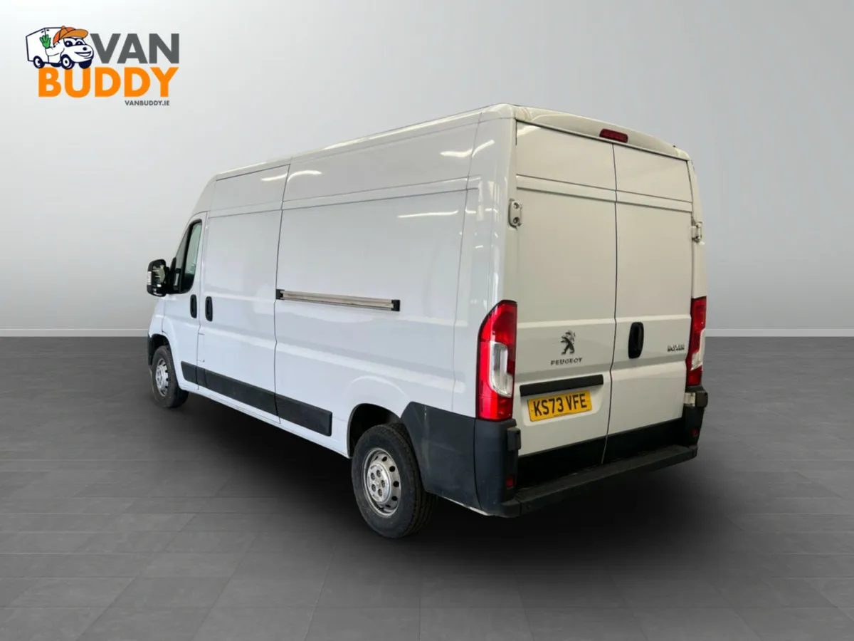 Peugeot Boxer 2.2 BlueHDi 335 Professional Premium - Image 2