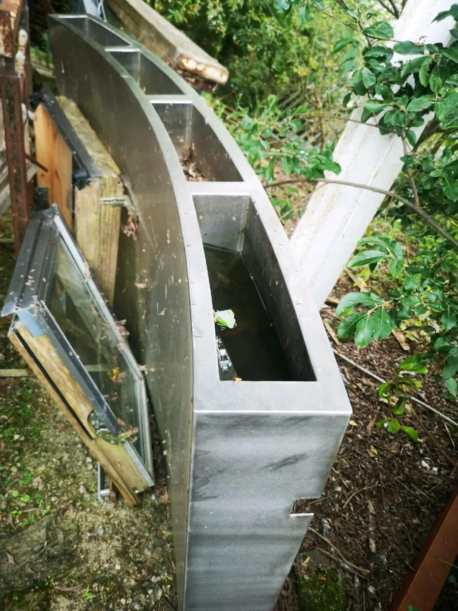 Stainless steel curved wall - Image 2