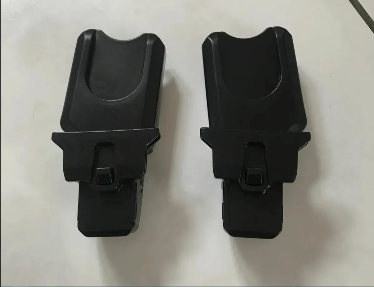 Joie Chrome dlx car seat adapters - Image 1