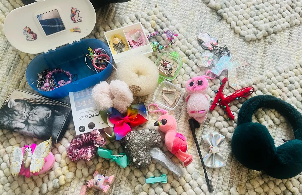 Bundle of accessories - Image 1