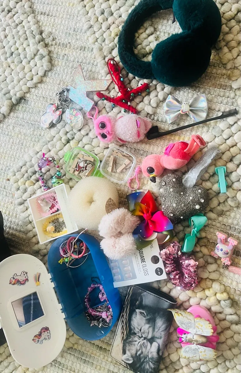 Bundle of accessories - Image 2