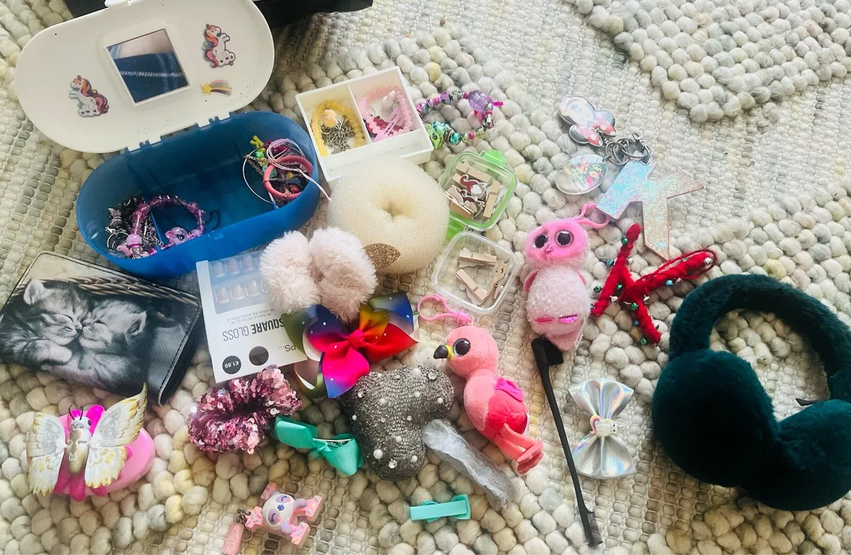 Bundle of accessories - Image 3