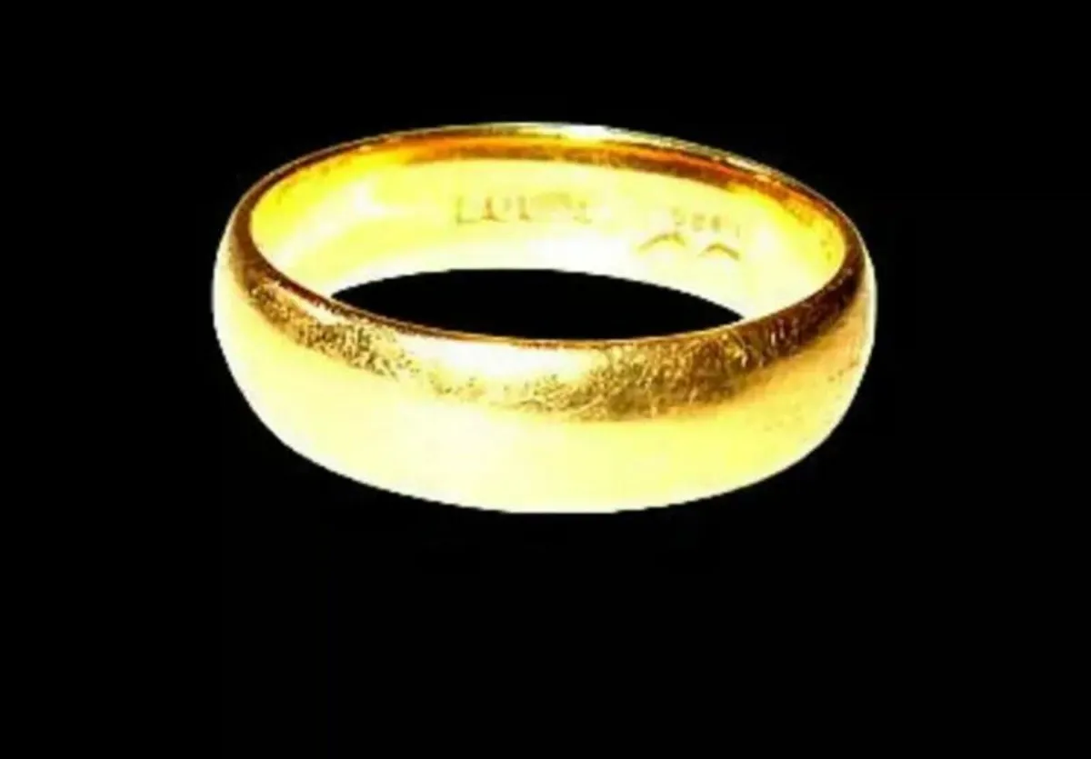 Vintage Hallmarked 18ct Traditional Wedding Band - Image 3