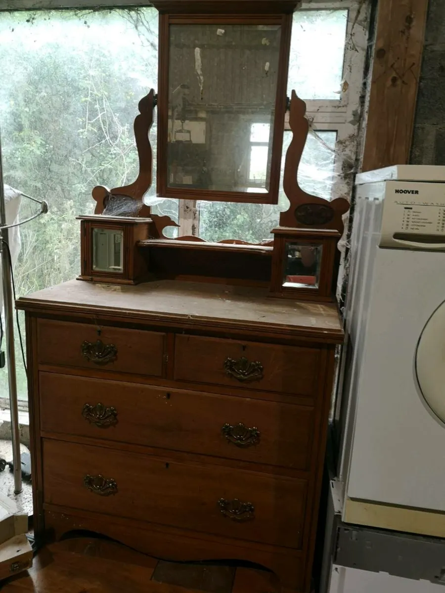 Dressing table