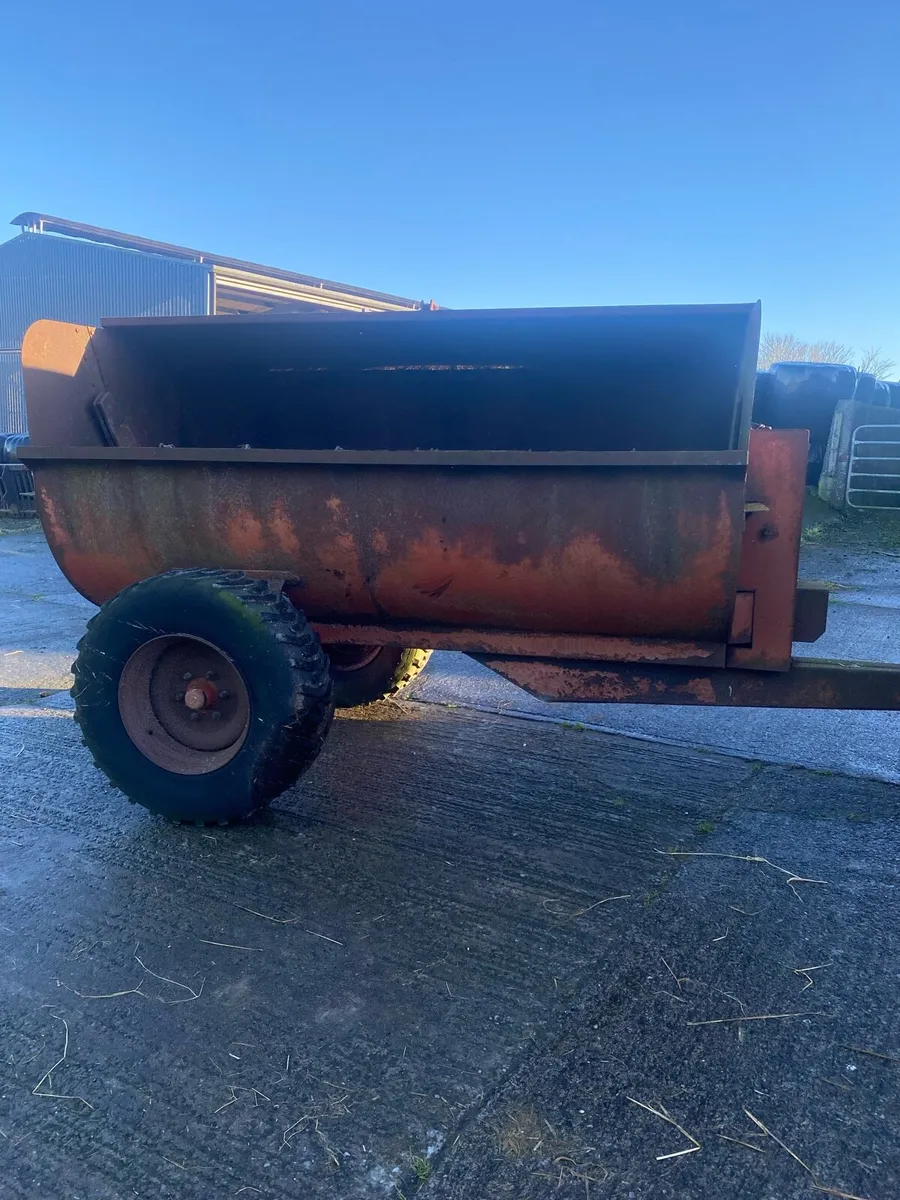 Dung spreader - Image 1