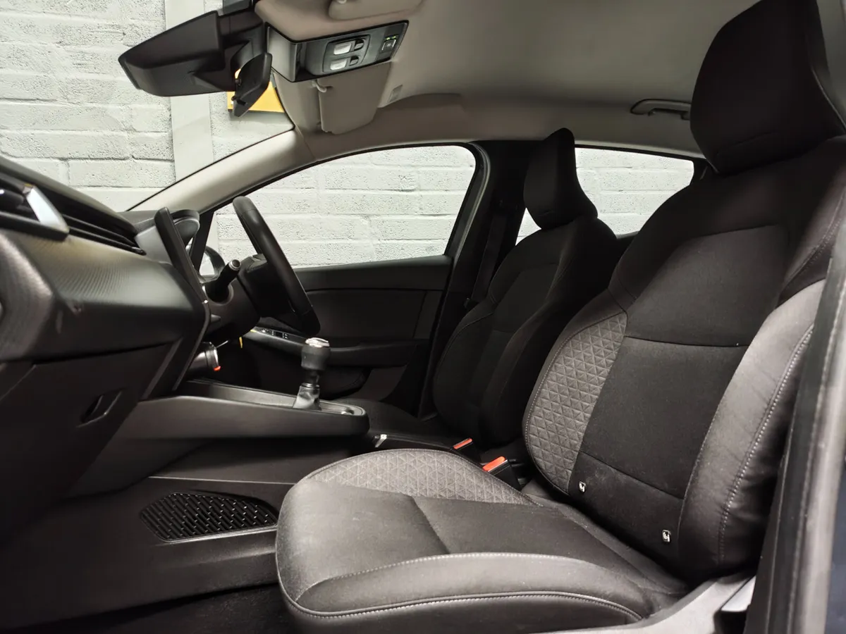 Renault Clio 2021 1.0 PETROL FINANCE AVAILABLE - Image 4