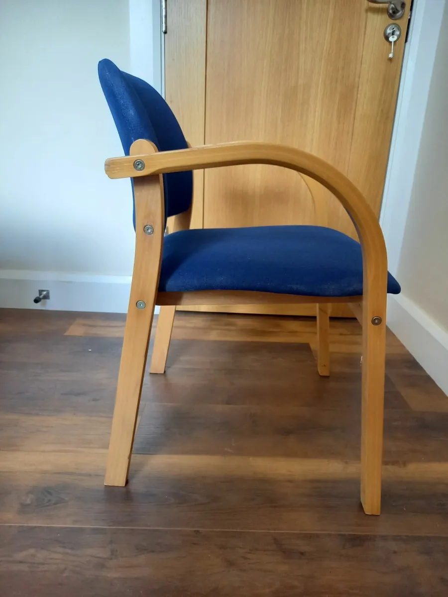 Chair with blue hessian upholstery - Image 2