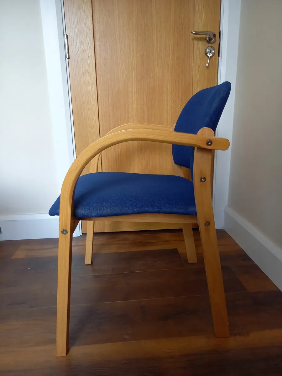 Chair with blue hessian upholstery - Image 3