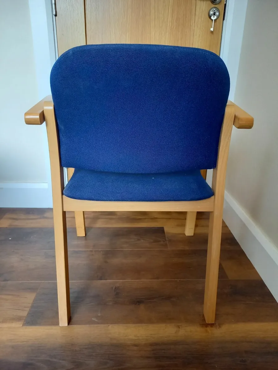Chair with blue hessian upholstery - Image 4
