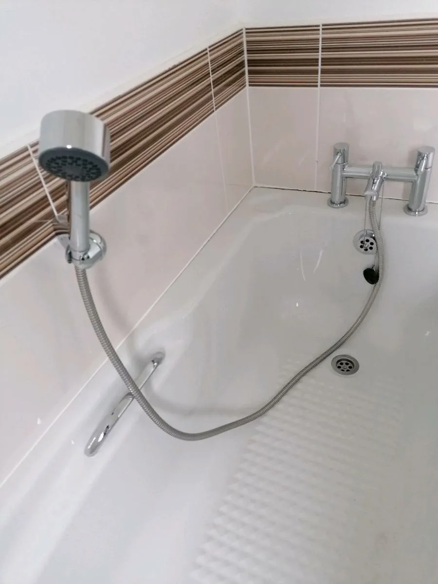 Bath with taps - Image 2