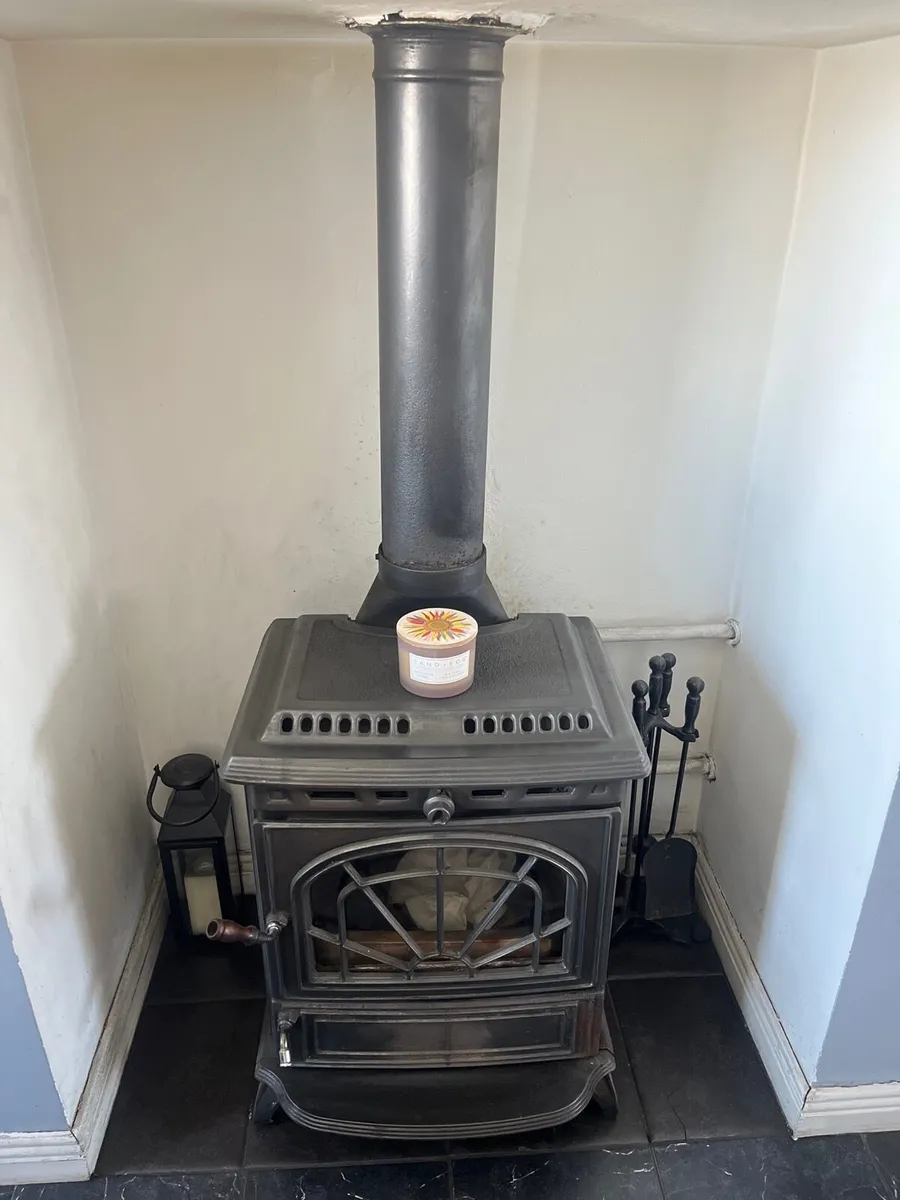 Stanley Erin solid fuel stove with back boiler - Image 2