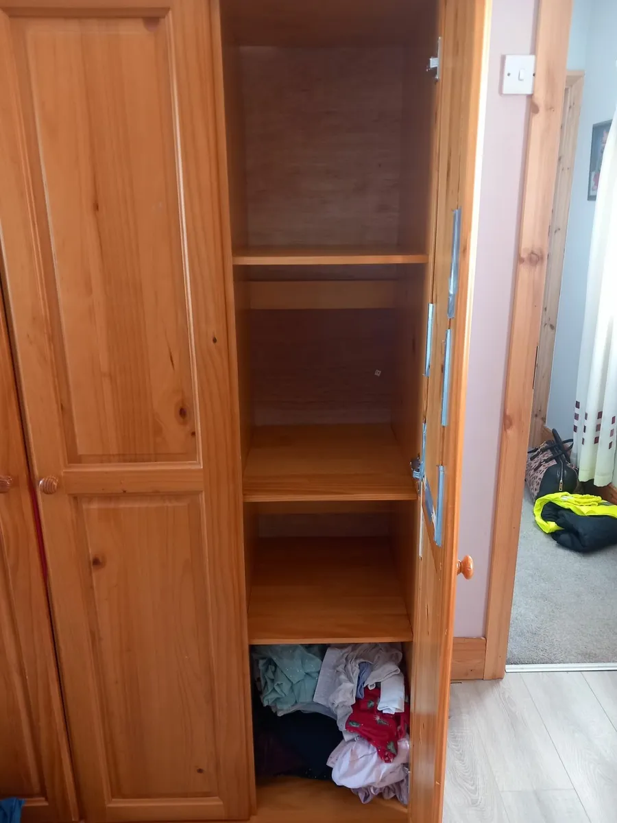 3 door wardrobe - Image 3