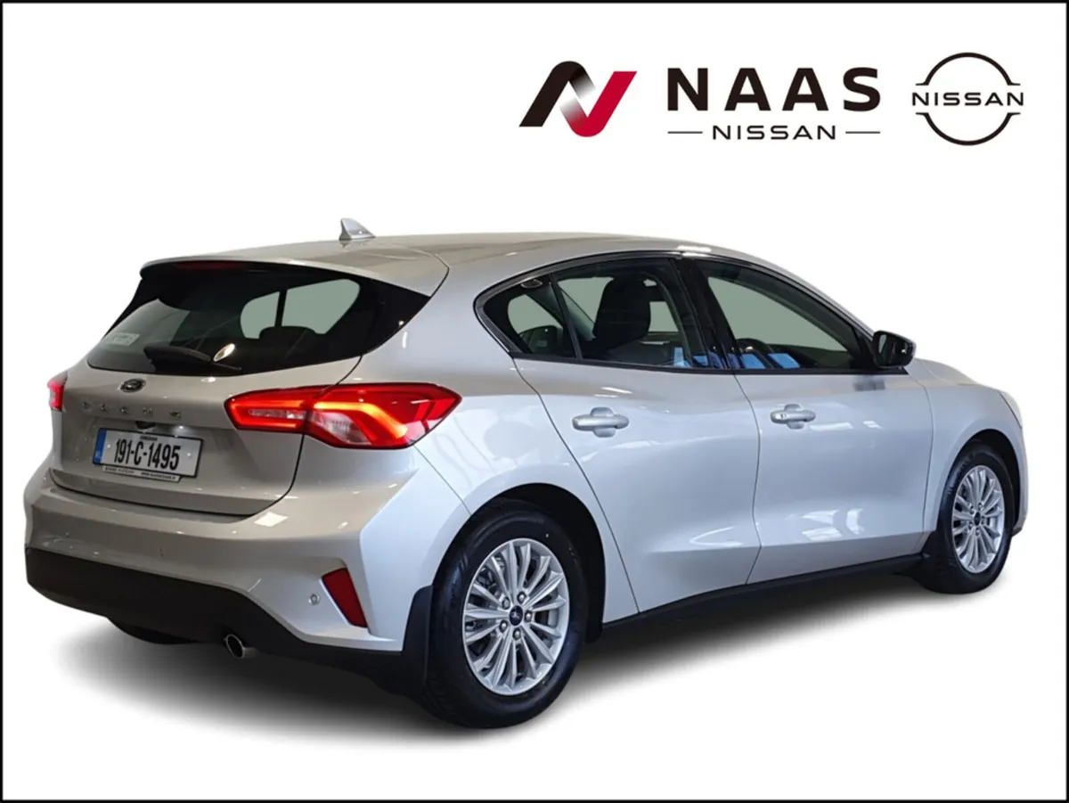 Ford Focus TITANIUM 1.0 ECOBOOST 12 5DR 125 - Image 4