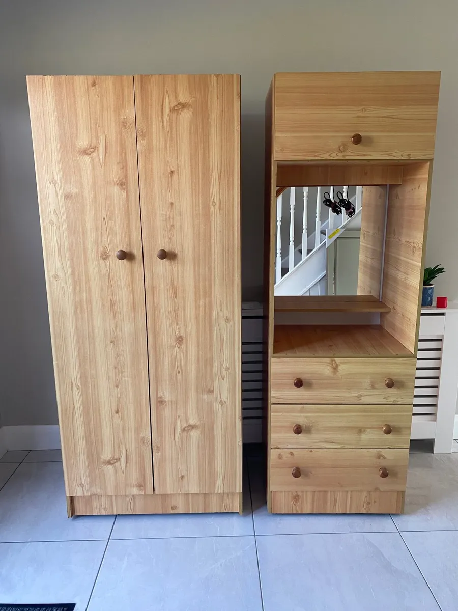 Wardrobe and vanity unit - Image 1
