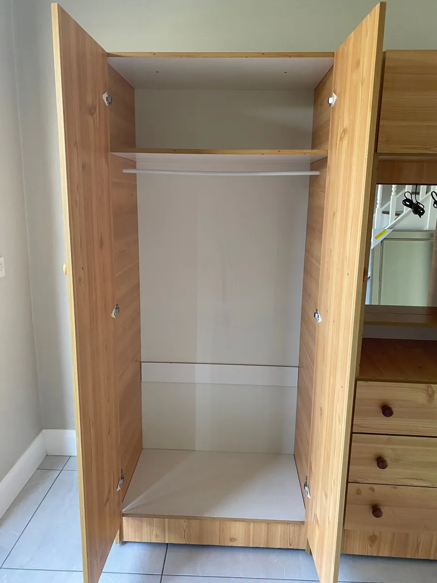 Wardrobe and vanity unit - Image 3
