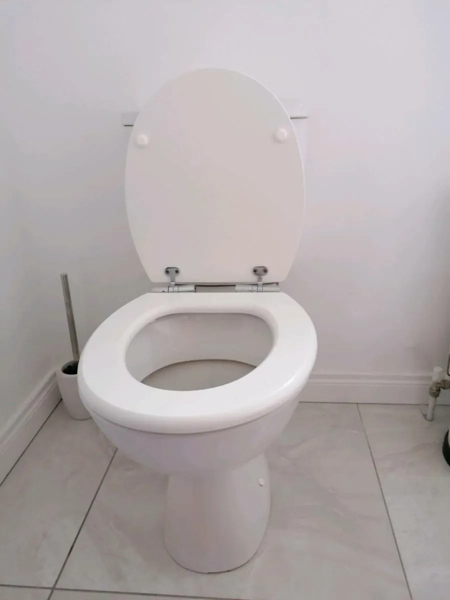 Toilet - Image 3