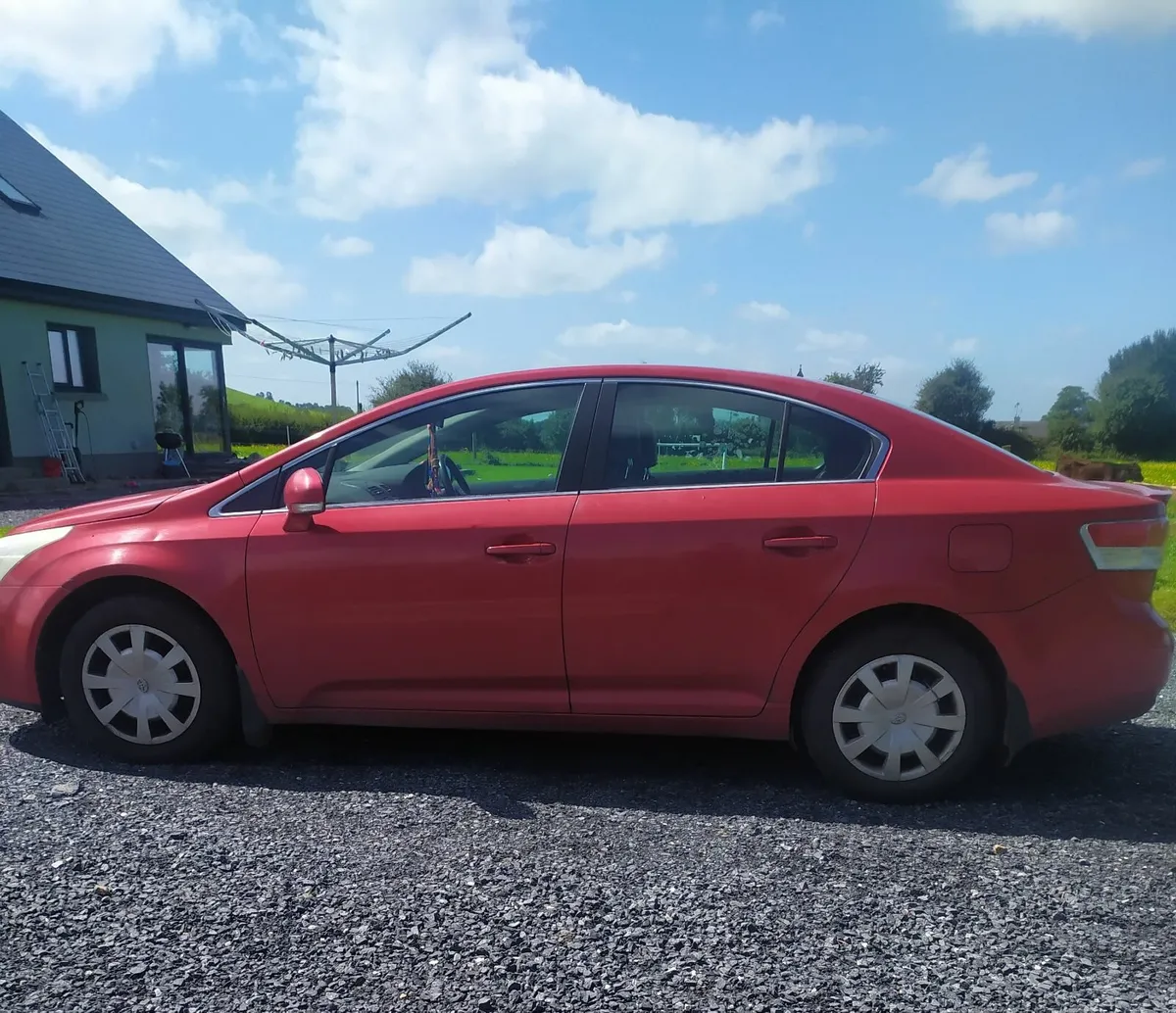 Toyota Avensis 2011 - Image 1